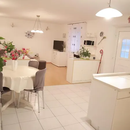 Apartman Sara *