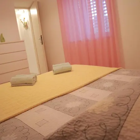 Apartman Sara *